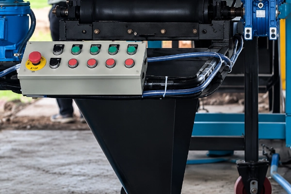  BM 1600 Concrete Feeding System